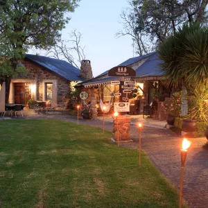 Accommodation for 2 guests for 2 nights at Flitwick Ranch